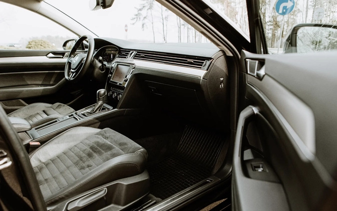 Volkswagen Passat cena 84500 przebieg: 151200, rok produkcji 2016 z Mława małe 232